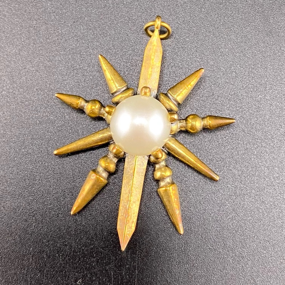 Kendra Scott Gold Rogan Starburst Pendant with Pearl Accent